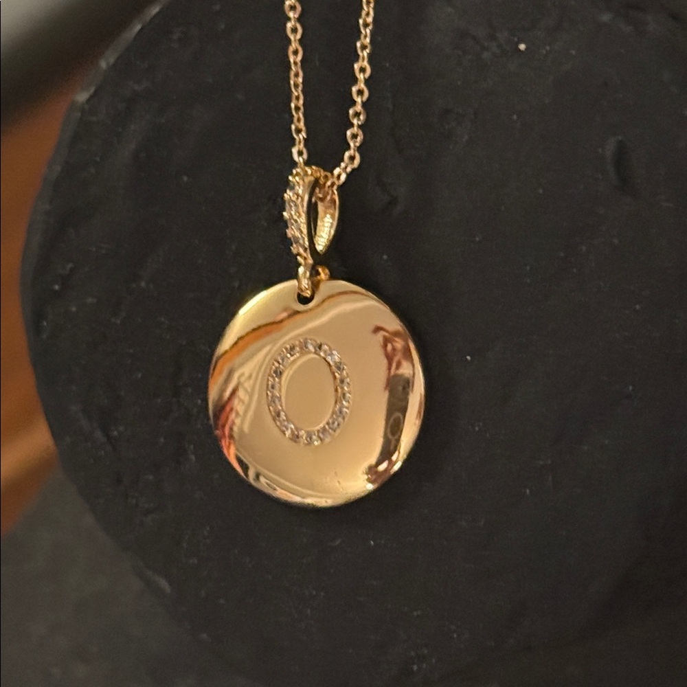 Pretty Bird Necklace with O Initial Pendant - Picture 3 of 6